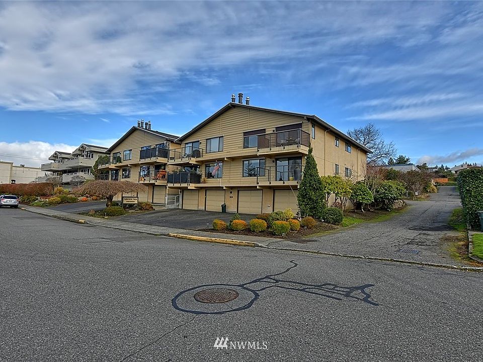 Welcome to Parkview Twin Condominiums.