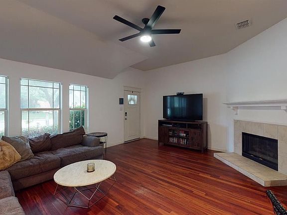5th image of 4841 Carrotwood Dr