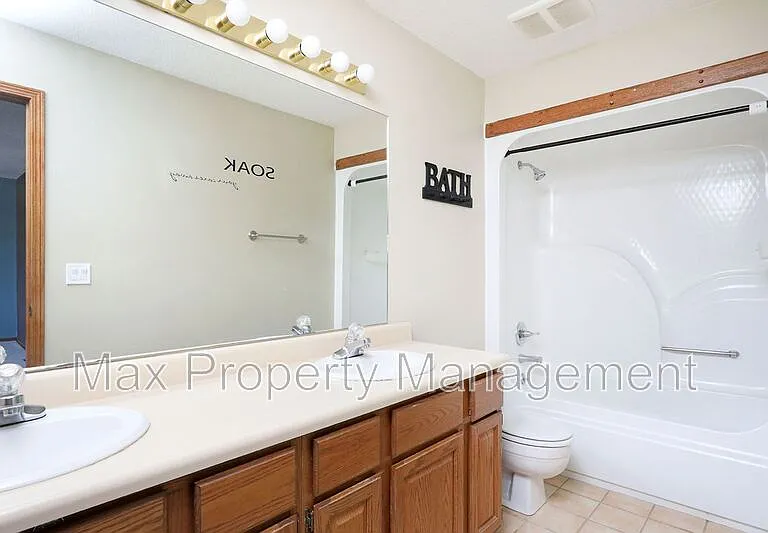 8200 Northview Dr — Photo 29