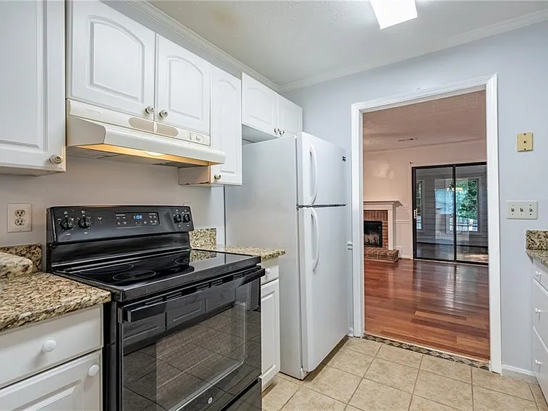 2916 Governors Ct — Photo 9