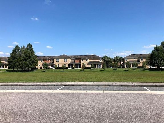 2nd image of 1033 Priory Cir