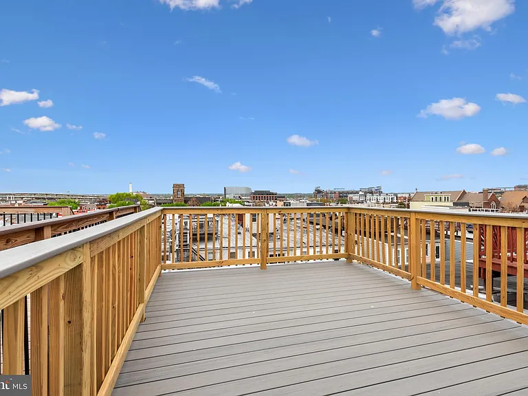 1434 Marshall St — Photo 37