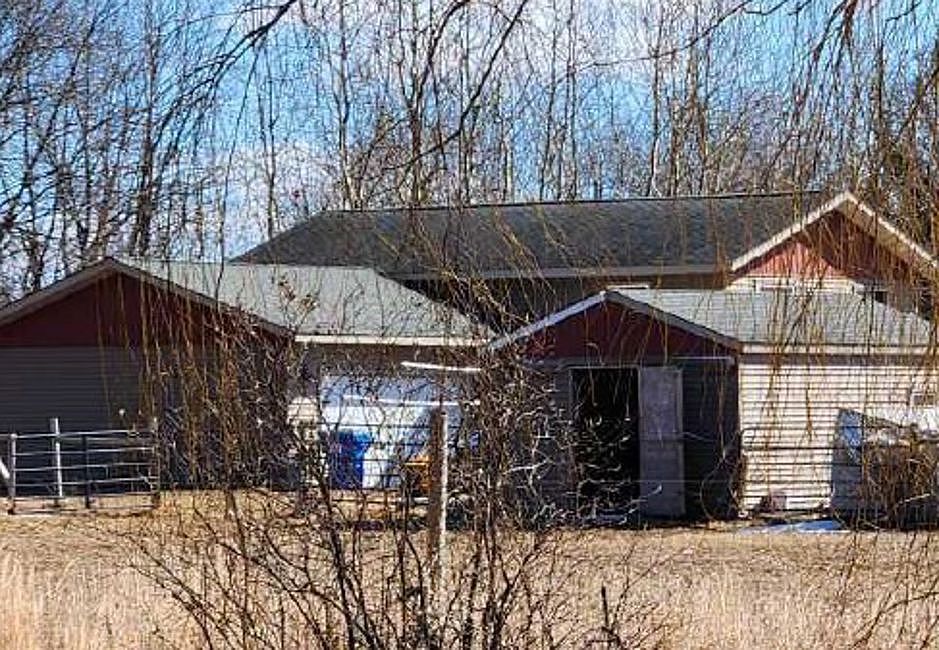 2nd image of 42275 Harder Ave