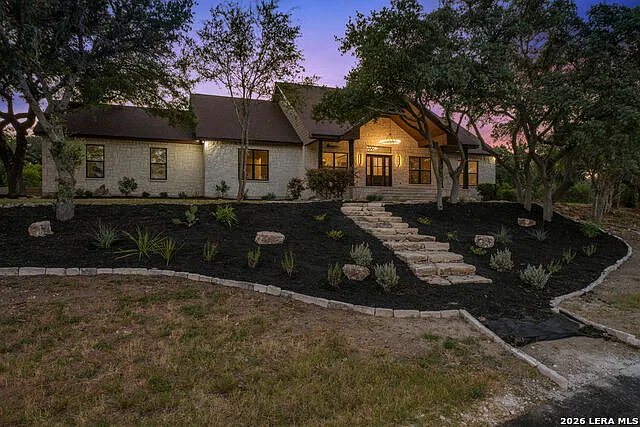 4 bed, 3.0 bath, 2784 sqft, $5,000 — Photo 2