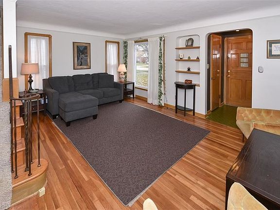 2nd image of 445 Huntmere Dr