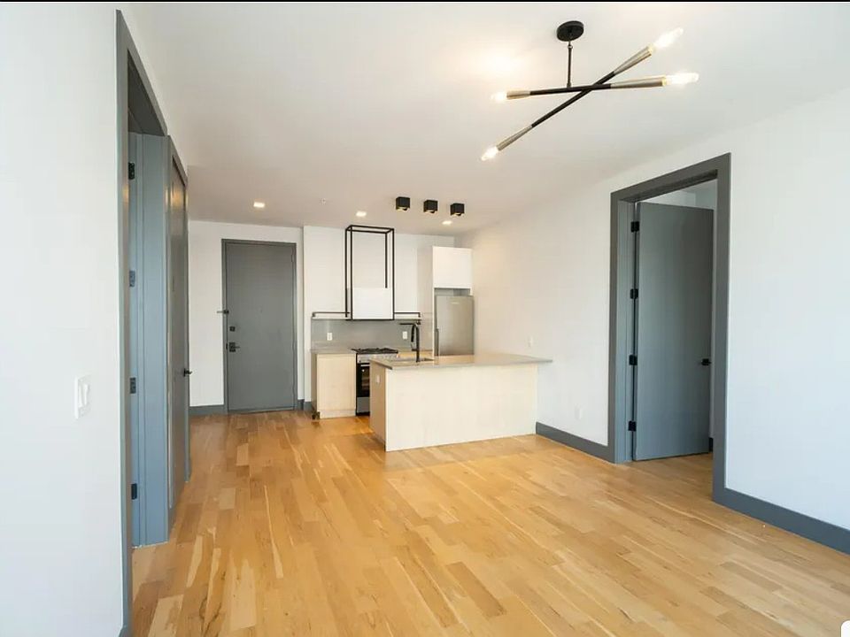 1st image of 413-419 Arlington Ave #302