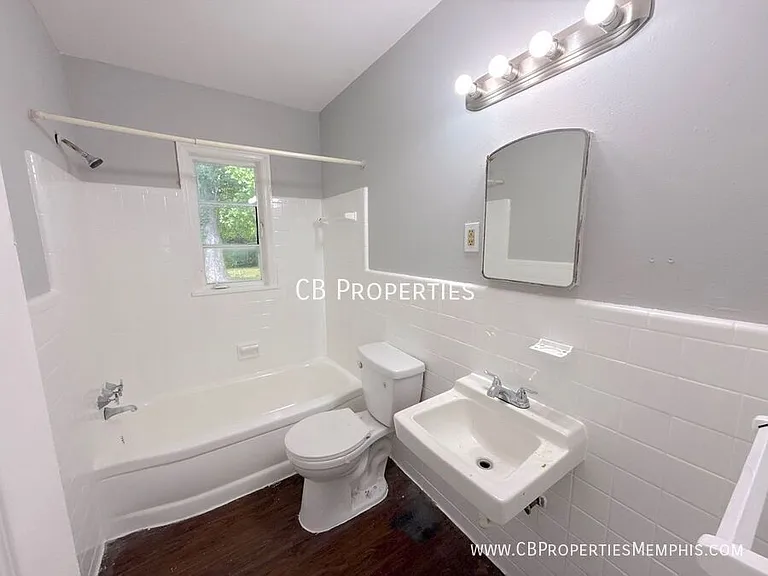 1445 Robin Hood Ln — Photo 5