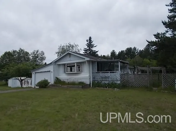 750 Boyle Dr, Kingsford, MI 49802