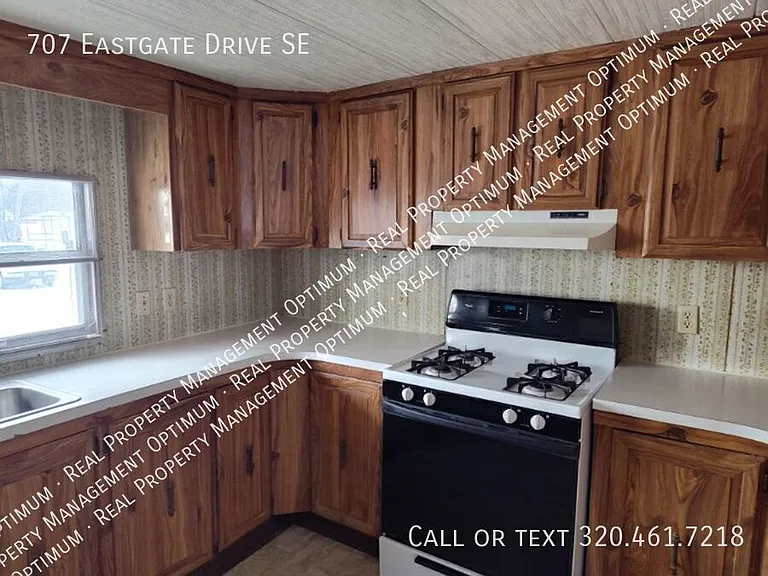 707 Eastgate Dr SE — Photo 8