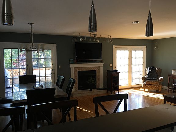 4th image of 32 Hillcrest St
