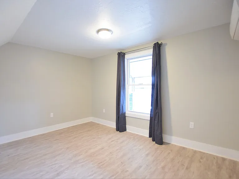 1002 N Aurora St — Photo 71