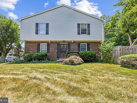 2nd image of 3519 Castle Hill Dr