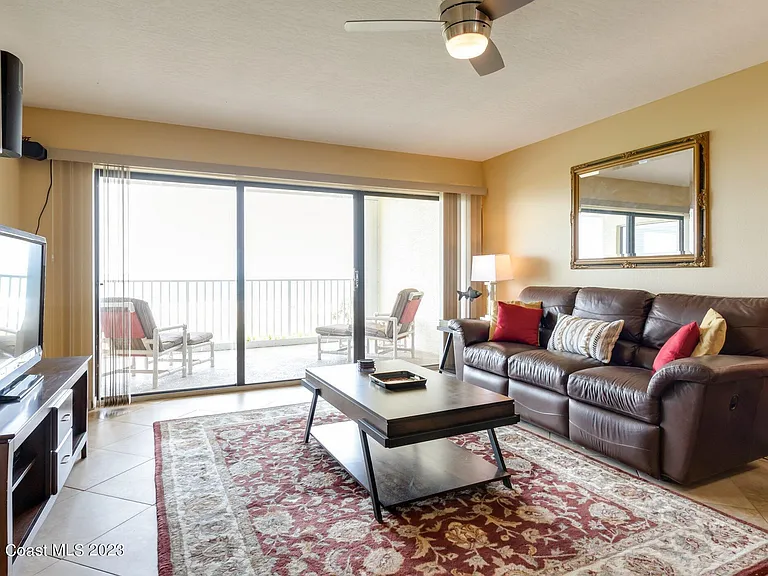 555 Harrison Ave #402 — Photo 7