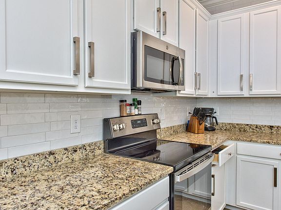 2nd image of 9196 Glenforest Dr