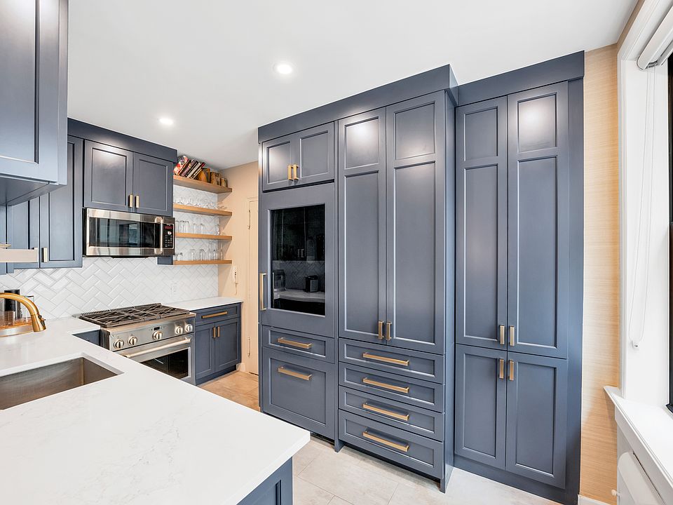 1st image of 304 W 89th St #8D