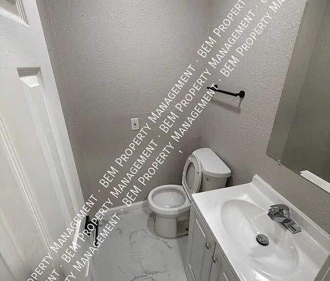 6932 Brooklyn Ave — Photo 9