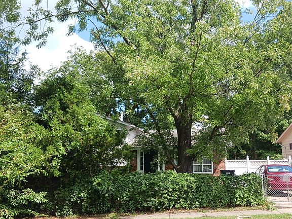 3rd image of 6331 Hardwood Dr