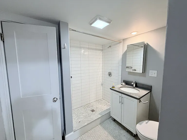 45 Carlton St #10 — Photo 7