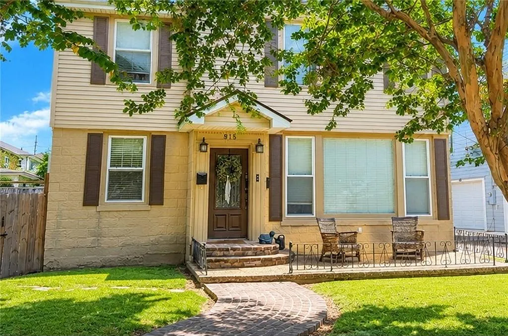2 bed, 1.5 bath, 1350 sqft, $1,750 — Photo 1