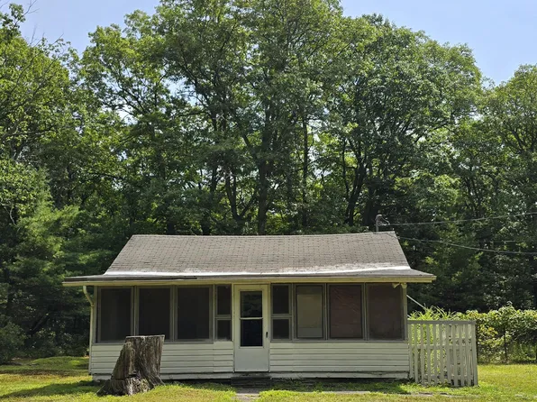 874 Twin Lakes Rd, Shohola, PA 18458