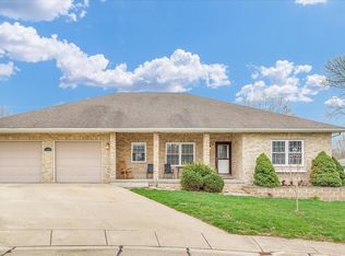 206 Evergreen Ct, Mahomet, IL