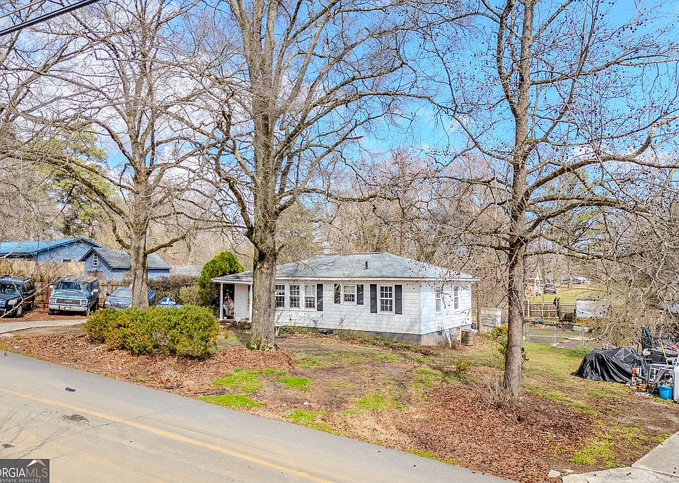 2nd image of 8 Pinecrest Dr NW