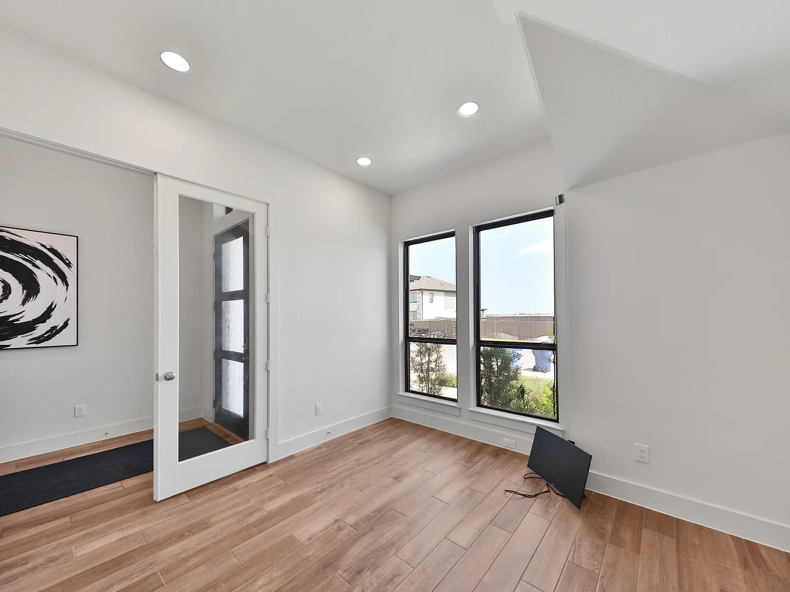 3 bed, 2127 sqft, $2,400 — Photo 4