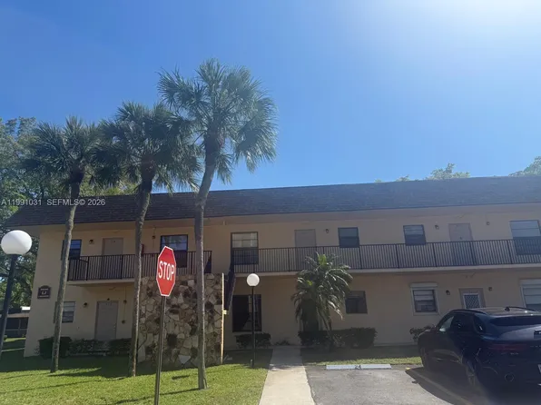 2 Briarwood Cir APT 212, Hollywood, FL 33024
