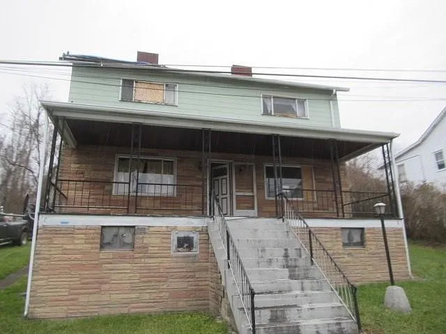 233 Water St photo 1