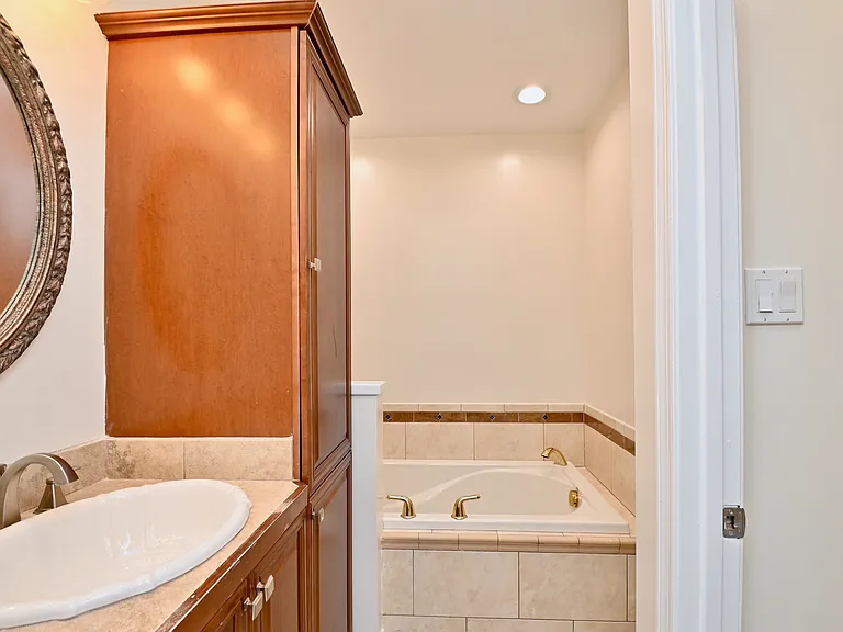 7775 Newington Woods Dr — Photo 41