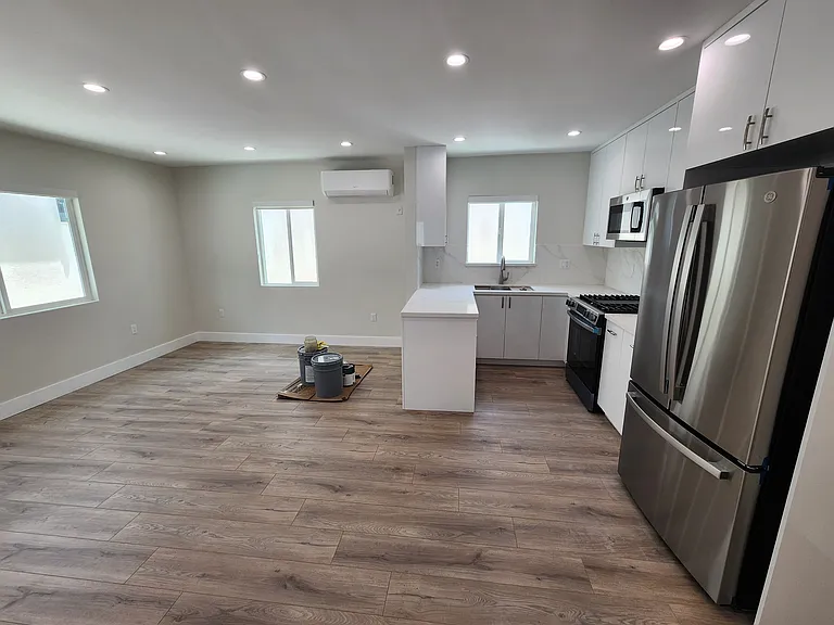 528 Amherst Dr — Photo 7