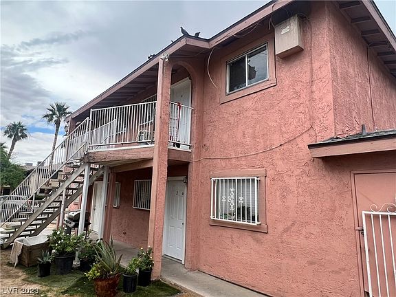 2nd image of 1529 Cobb Ln