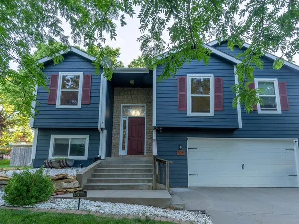 705 N Eagle Pass Dr, Lawrence, KS 66049