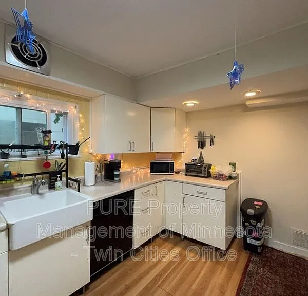 237 Cedar Lake Rd N #2 — Photo 8