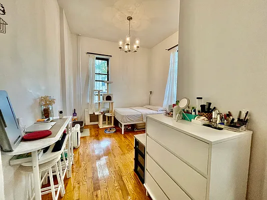 Rented by R New York | media 41