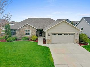 1376 Lear Ln, De Pere, WI 54115