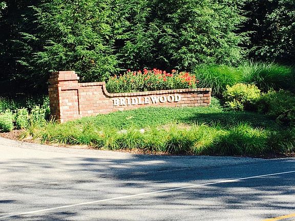 2nd image of 6464 Bridlewood Ct NE