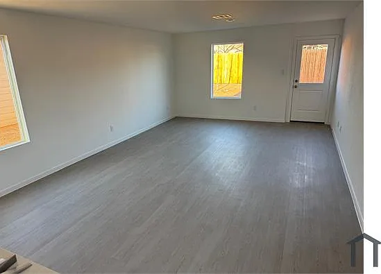 3 bed, 1360 sqft, $1,500 — Photo 3