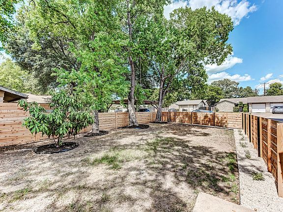 4th image of 2119 Gaston Place Dr