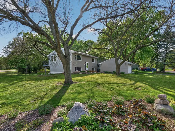 11501 Red Fox Dr, Osseo, MN 55369