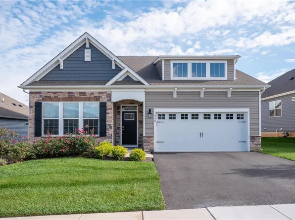 7948 Schaefer Crst, Breinigsville, PA 18031