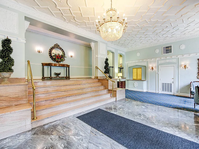 The Frontenac — Photo 26