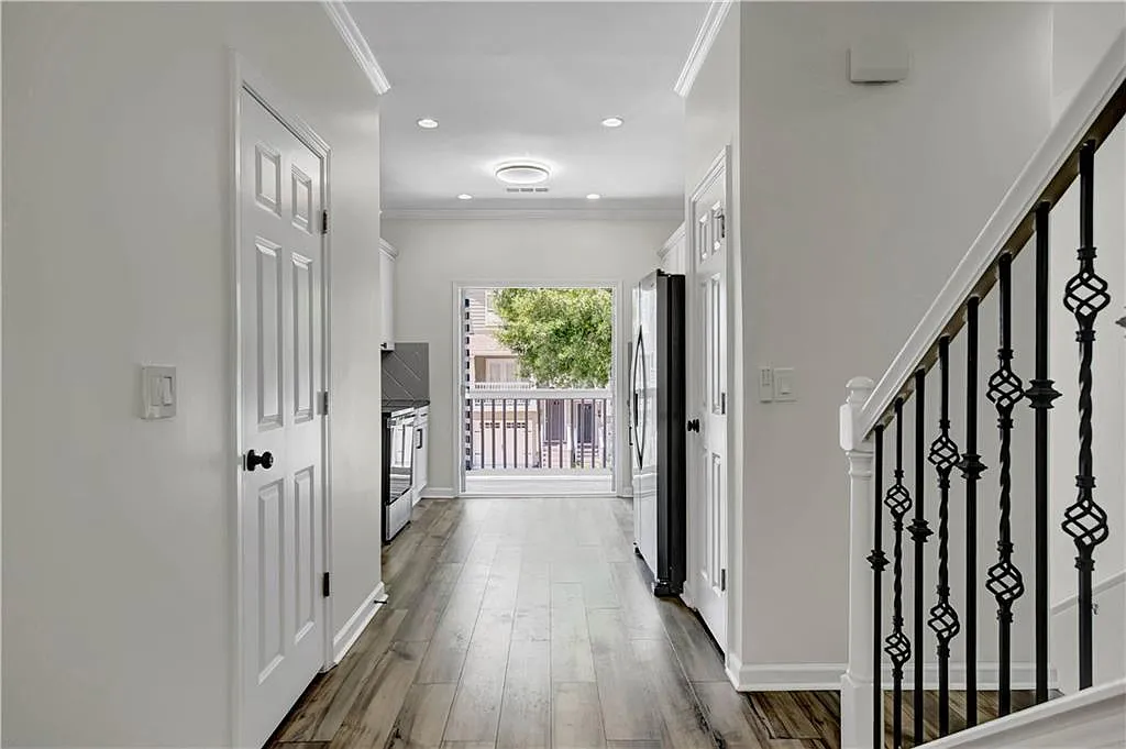 3 bed, 3.5 bath, 1326 sqft, $2,750 — Photo 4