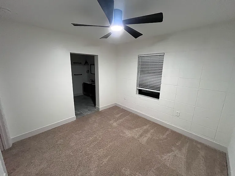 1204 Linden Pl #B — Photo 11