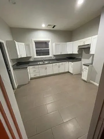1007 N Gordon St — Photo 1