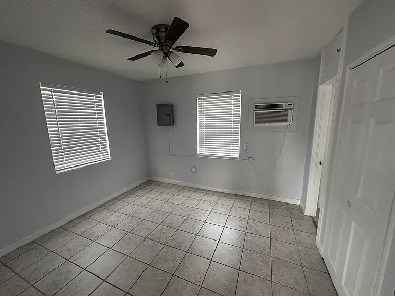 221 Condict Dr #7 — Photo 4