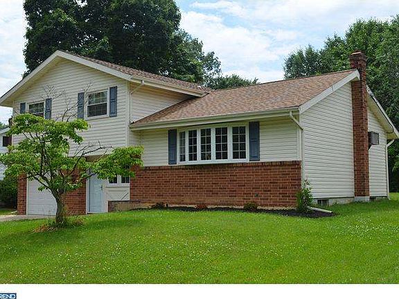 3rd image of 1121 Bardell Dr