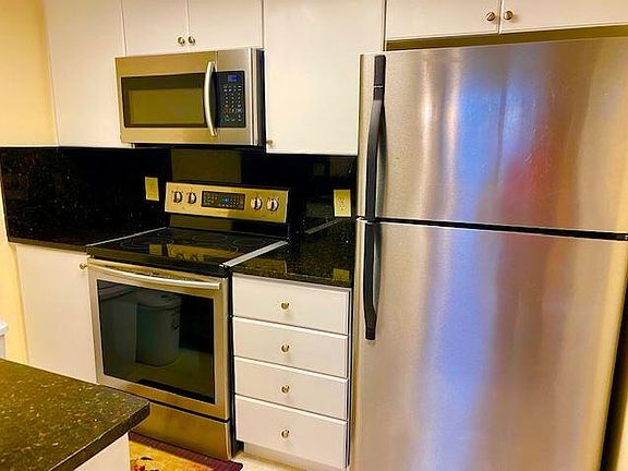 4th image of 3226 Coral Lake Ln