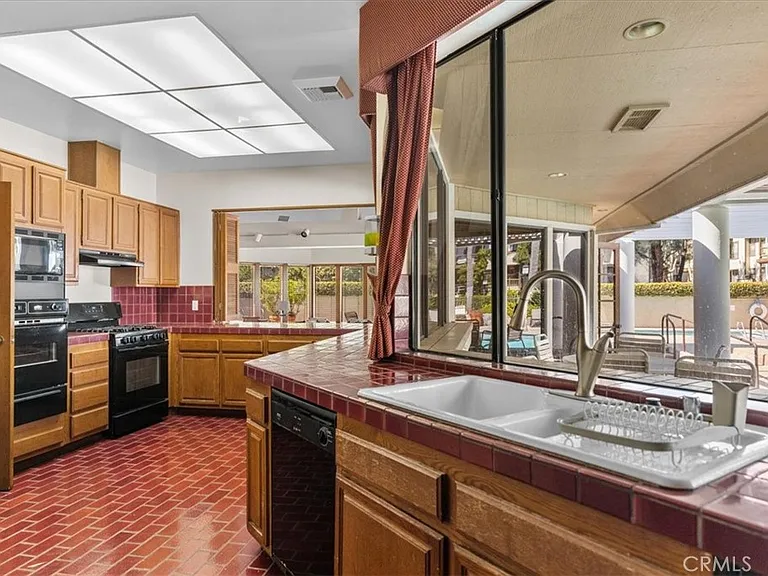 2621 Plaza Del Amo #504 — Photo 37