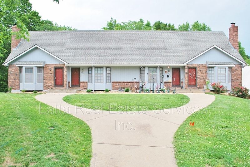1st image of 324 NW Millstone Cir